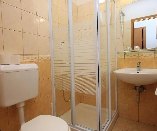 Double 8144a بيت ضيافة 3*